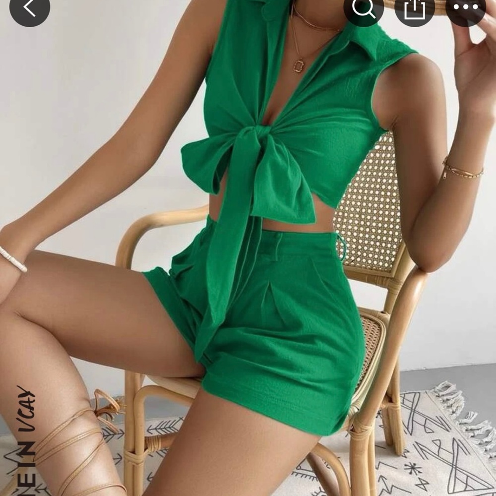 ✨SHEIN VACAY Green Size Small Tie Front Crop Top & Plicated Detail Shorts✨